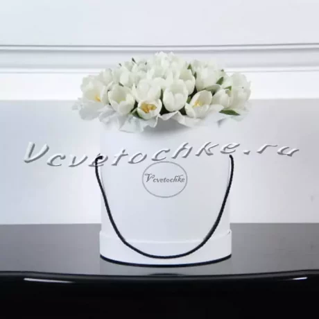 Шляпная коробка Grand "Белые тюльпаны", Доставка цветов Тольятти, цветы Тольятти, Vcvetochke