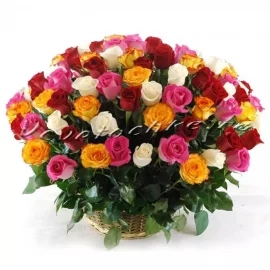 Цветочная корзина «Микс разноцветные розы»