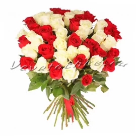 Букет «51 красная и белая роза»